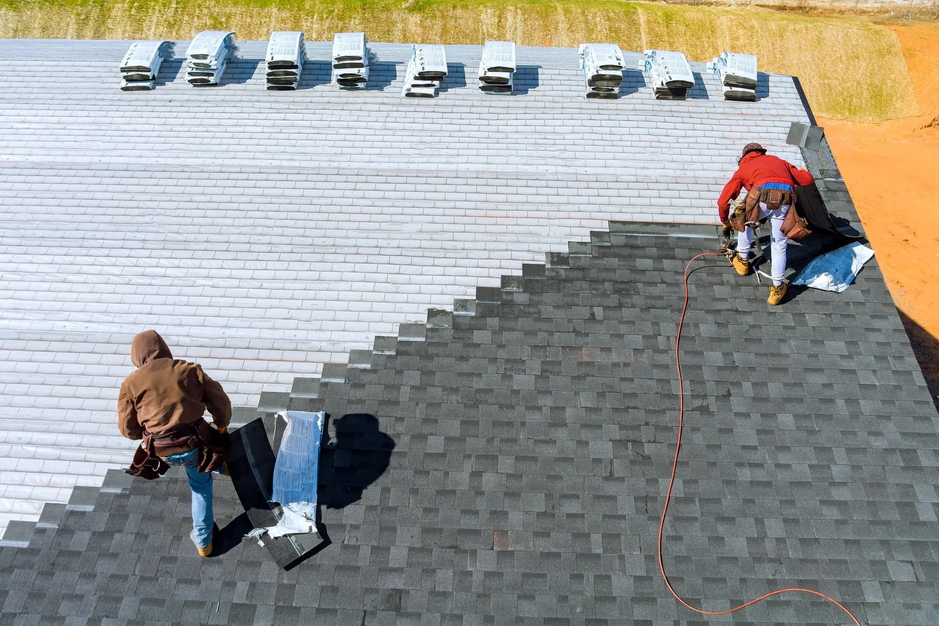 Installing bitumen roof shingles